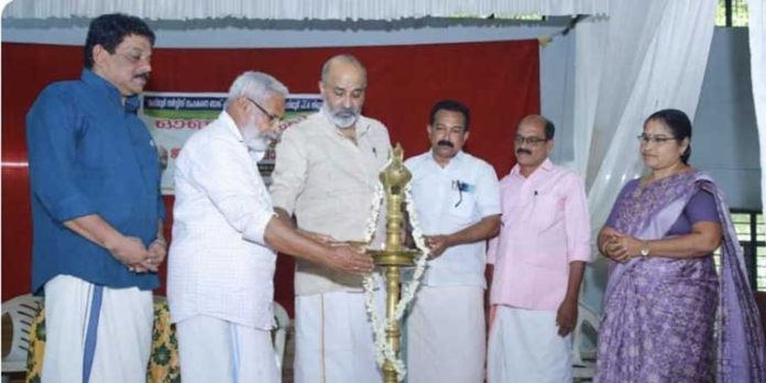 സംസ്ഥാന സഹകരണ കണ്സ്യൂമര്ഫെഡിന്റെയും സഹകരണ സംഘങ്ങളുടെയും ചുമതലയില് ജില്ലയില് 92 വില്പ്പന ക്രേന്ദങ്ങള് ആരംഭിച്ചു സംസ്ഥാന സഹകരണ കണ്സ്യൂമര്ഫെഡിന്റെയും സഹകരണ സംഘങ്ങളുടെയും ചുമതലയില് ജില്ലയില് 92 വില്പ്പന ക്രേന്ദങ്ങള് ആരംഭിച്ചു