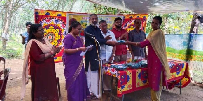 പ്ലാന്റേഷൻ കോർപ്പറേഷൻ ചന്ദനപ്പള്ളി എസ്റ്റേറ്റിൽ ഓണാഘോഷ പരിപാടികൾ നടന്നു പ്ലാന്റേഷൻ കോർപ്പറേഷൻ ചന്ദനപ്പള്ളി എസ്റ്റേറ്റിൽ ഓണാഘോഷ പരിപാടികൾ നടന്നു