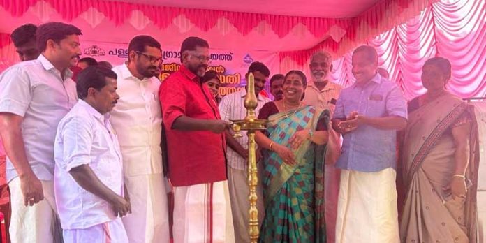 പള്ളിക്കലില് സമഗ്രകുടിവെള്ള പദ്ധതി നിര്മാണ ഉദ്ഘാടനം ഡെപ്യൂട്ടി സ്പീക്കര് നിര്വഹിച്ചു പള്ളിക്കലില് സമഗ്രകുടിവെള്ള പദ്ധതി നിര്മാണ ഉദ്ഘാടനം ഡെപ്യൂട്ടി സ്പീക്കര് നിര്വഹിച്ചു