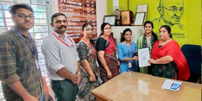 കോന്നി ജംഗ്ഷനിലെ ഗതാഗത കുരുക്ക് ; ട്രാഫിക് സിഗ്നൽ രൂപകല്പന ചെയ്ത് വിദ്യാർത്ഥികൾ കോന്നി ജംഗ്ഷനിലെ ഗതാഗത കുരുക്ക് ; ട്രാഫിക് സിഗ്നൽ രൂപകല്പന ചെയ്ത് വിദ്യാർത്ഥികൾ