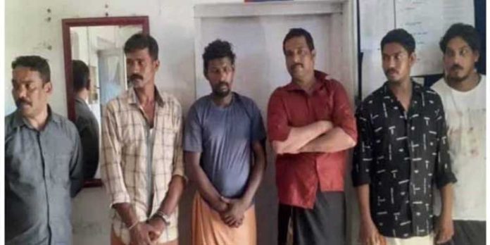 കടപ്രയിൽ ബാർ ജീവനക്കാരെ മർദ്ദിച്ച സംഭവത്തിൽ ആറ് പേർ പിടിയിൽ കടപ്രയിൽ ബാർ ജീവനക്കാരെ മർദ്ദിച്ച സംഭവത്തിൽ ആറ് പേർ പിടിയിൽ