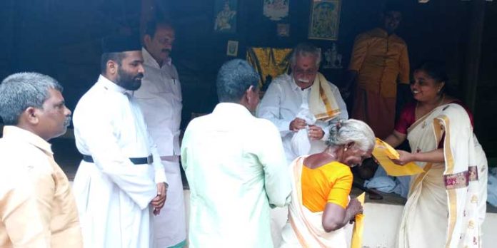 ഇണ്ടംതുരുത്തിൽ തറവാട്ടിൽ ഇത്തവണയും തിരുവോണനാളിൽ മലവേടർ എത്തി ഇണ്ടംതുരുത്തിൽ തറവാട്ടിൽ ഇത്തവണയും തിരുവോണനാളിൽ മലവേടർ എത്തി