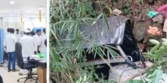 ജീപ്പ് കൊക്കയിലേക്ക് മറിഞ്ഞ് നിരവധി പേർക്ക് പരിക്ക് ; ഒൻപതുപേരുടെ നില അതീവ ഗുരുതരം ജീപ്പ് കൊക്കയിലേക്ക് മറിഞ്ഞ് നിരവധി പേർക്ക് പരിക്ക് ; ഒൻപതുപേരുടെ നില അതീവ ഗുരുതരം