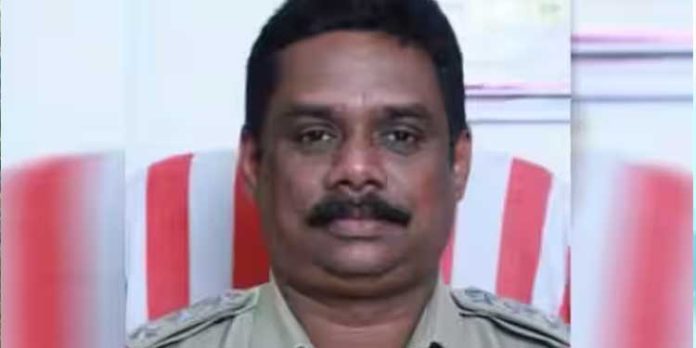 പോക്സോ കേസ് പ്രതിയെ പീഡിപ്പിച്ച അയിരൂര് മുന് എസ്എച്ച്ഒയെ പിരിച്ചുവിട്ടു പോക്സോ കേസ് പ്രതിയെ പീഡിപ്പിച്ച അയിരൂര് മുന് എസ്എച്ച്ഒയെ പിരിച്ചുവിട്ടു