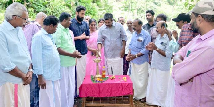 കൊക്കത്തോട്ടിലെ വിവിധ വികസന പദ്ധതികളുടെ ഉദ്ഘാടനം അഡ്വ. കെ യു ജനീഷ് കുമാർ എംഎൽഎ നിർവഹിച്ചു കൊക്കത്തോട്ടിലെ വിവിധ വികസന പദ്ധതികളുടെ ഉദ്ഘാടനം അഡ്വ. കെ യു ജനീഷ് കുമാർ എംഎൽഎ നിർവഹിച്ചു