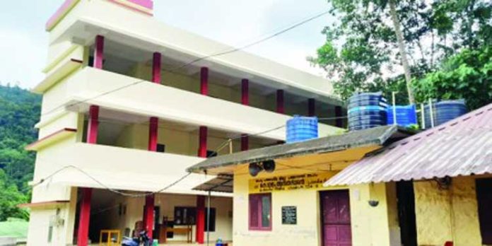 കേരളത്തിലെ ആദ്യത്തെ എഐ അധിഷ്ഠിത പഠനത്തിന് തുടക്കം കുറിച്ച് ജില്ലയിലെ കിസുമം ജിഎച്ച്എസ് സ്കൂള് കേരളത്തിലെ ആദ്യത്തെ എഐ അധിഷ്ഠിത പഠനത്തിന് തുടക്കം കുറിച്ച് ജില്ലയിലെ കിസുമം ജിഎച്ച്എസ് സ്കൂള്