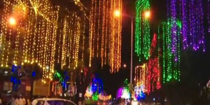 ദീപപ്രഭയില് തലസ്ഥാനം തിളങ്ങും ; വൈദ്യുത ദീപാലങ്കാരം സ്വിച്ച് ഓണ് നാളെ ദീപപ്രഭയില് തലസ്ഥാനം തിളങ്ങും ; വൈദ്യുത ദീപാലങ്കാരം സ്വിച്ച് ഓണ് നാളെ