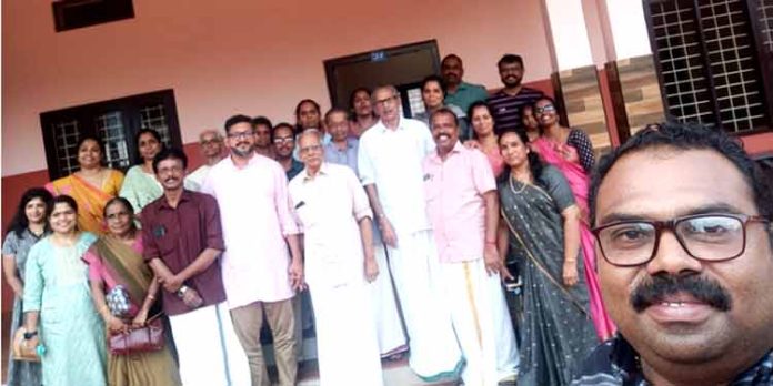 കോന്നി റിപ്പബ്ളിക്ക് സ്കൂളിലെ 1995 ലെ പത്താം ക്ലാസ് വിദ്യാർത്ഥികളും അദ്ധ്യാപകരും ഒത്തുകൂടി കോന്നി റിപ്പബ്ളിക്ക് സ്കൂളിലെ 1995 ലെ പത്താം ക്ലാസ് വിദ്യാർത്ഥികളും അദ്ധ്യാപകരും ഒത്തുകൂടി