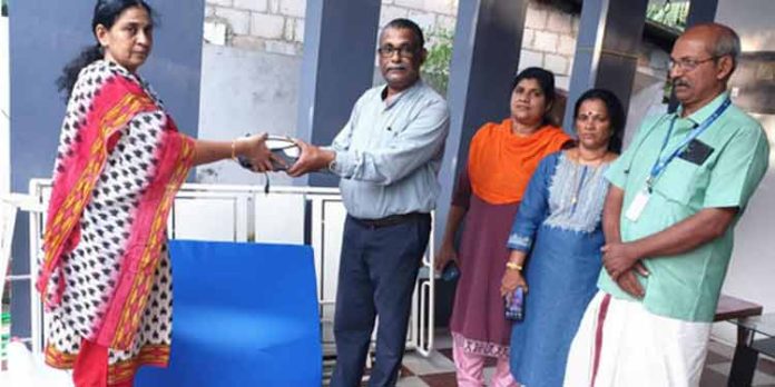 ഇഎംഎസ് ചാരിറ്റബിൾ സൊസൈറ്റി & പാലിയേറ്റീവ് കെയർ യൂണിറ്റിന് പൊസിഷൻ ബെഡും എയർബഡും സംഭാവന നൽകി ഇഎംഎസ് ചാരിറ്റബിൾ സൊസൈറ്റി & പാലിയേറ്റീവ് കെയർ യൂണിറ്റിന് പൊസിഷൻ ബെഡും എയർബഡും സംഭാവന നൽകി
