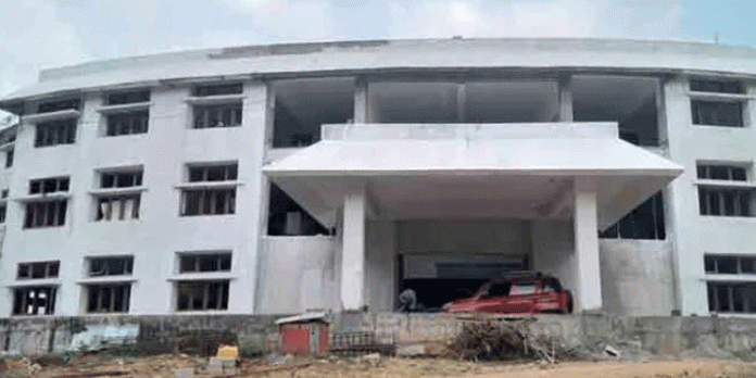 കോന്നി കേന്ദ്രീയ വിദ്യാലയത്തിന്റെ കെട്ടിട നിര്മ്മാണം പൂര്ത്തിയാകുന്നു കോന്നി കേന്ദ്രീയ വിദ്യാലയത്തിന്റെ കെട്ടിട നിര്മ്മാണം പൂര്ത്തിയാകുന്നു