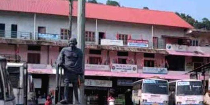 കോന്നിയില് പേരിന് പോലും ശുചിമുറി ഇല്ല ; നട്ടം തിരിഞ്ഞ് ജനങ്ങള് കോന്നിയില് പേരിന് പോലും ശുചിമുറി ഇല്ല ; നട്ടം തിരിഞ്ഞ് ജനങ്ങള്