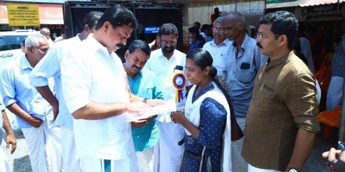 മന്ത്രി ഇടപെട്ടു ഭിന്നശേഷിക്കാരിയായ സന്ധ്യക്ക് സൗജന്യകുടിവെള്ള കണക്ഷന് മന്ത്രി ഇടപെട്ടു ഭിന്നശേഷിക്കാരിയായ സന്ധ്യക്ക് സൗജന്യകുടിവെള്ള കണക്ഷന്