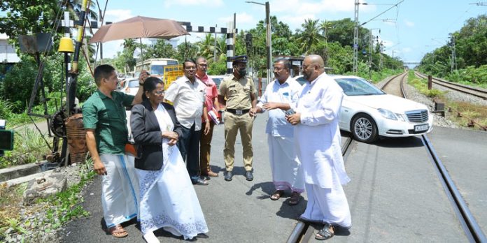 തകഴിയിലെ ഗതാഗത കുരുക്ക് ; സംസ്ഥാന മനുഷ്യാവകാശ കമ്മീഷൻ സ്ഥലം സന്ദർശിച്ചു തകഴിയിലെ ഗതാഗത കുരുക്ക് ; സംസ്ഥാന മനുഷ്യാവകാശ കമ്മീഷൻ സ്ഥലം സന്ദർശിച്ചു