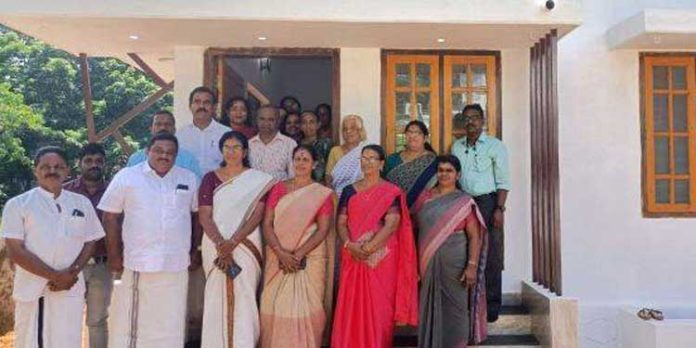 പെരിങ്ങരയിൽ ലൈഫ് പദ്ധതിയിലെ ആദ്യ വീടിന്റെ താക്കോല് ദാനം നടത്തി പെരിങ്ങരയിൽ ലൈഫ് പദ്ധതിയിലെ ആദ്യ വീടിന്റെ താക്കോല് ദാനം നടത്തി