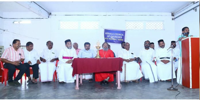 മണിപ്പൂര് കലാപത്തേക്കാള് ജനങ്ങള് ഭയപ്പെടുന്നത് പ്രധാനമന്ത്രിയുടെ മൗനം – അഡ്വ. പ്രമോദ് നാരായണന് മണിപ്പൂര് കലാപത്തേക്കാള് ജനങ്ങള് ഭയപ്പെടുന്നത് പ്രധാനമന്ത്രിയുടെ മൗനം – അഡ്വ. പ്രമോദ് നാരായണന്