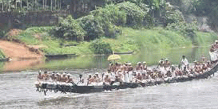 റാന്നി മുണ്ടപ്പുഴ തച്ചന്മാര് നിര്മ്മിച്ച തലയെടുപ്പും പടിഞ്ഞാറന് ചുണ്ടന്വള്ളങ്ങളുടെ വേഗവും ആവാഹിച്ച മേലുകര പള്ളിയോടം റാന്നി മുണ്ടപ്പുഴ തച്ചന്മാര് നിര്മ്മിച്ച തലയെടുപ്പും പടിഞ്ഞാറന് ചുണ്ടന്വള്ളങ്ങളുടെ വേഗവും ആവാഹിച്ച മേലുകര പള്ളിയോടം