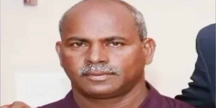 തിരുവനന്തപുരത്ത് ബന്ധുവിന്റെ കുത്തേറ്റ് ഗൃഹനാഥൻ മരിച്ചു തിരുവനന്തപുരത്ത് ബന്ധുവിന്റെ കുത്തേറ്റ് ഗൃഹനാഥൻ മരിച്ചു