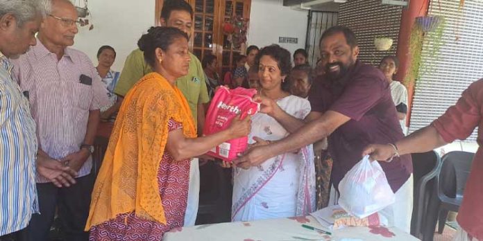 ജനപ്രതിനിധിയുടെ ഓണകിറ്റ് ഈ വർഷവും ജനപ്രതിനിധിയുടെ ഓണകിറ്റ് ഈ വർഷവും