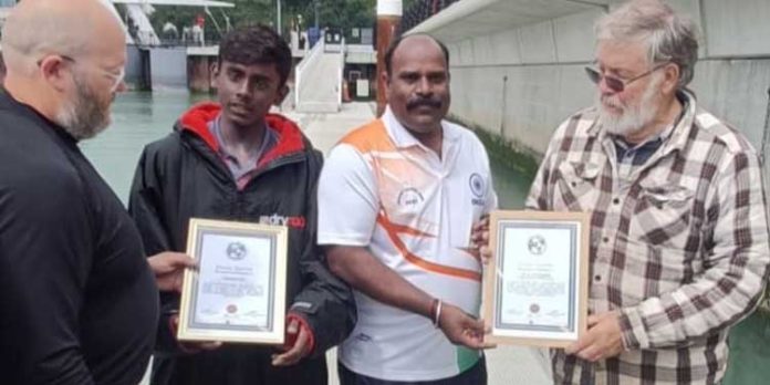72 കിലോമീറ്റർ നീന്തി ചരിത്രം സൃഷ്ടിച്ച ഇന്ത്യൻ വിദ്യാർത്ഥി സംഘത്തിന് യു.ആർ.ബി അവാർഡ് സമ്മാനിച്ചു 72 കിലോമീറ്റർ നീന്തി ചരിത്രം സൃഷ്ടിച്ച ഇന്ത്യൻ വിദ്യാർത്ഥി സംഘത്തിന് യു.ആർ.ബി അവാർഡ് സമ്മാനിച്ചു