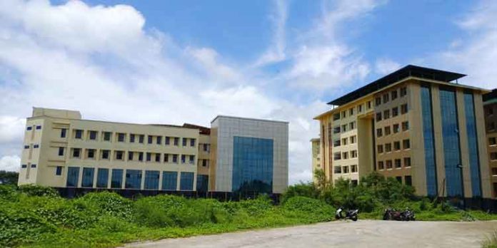 മെഡിക്കൽ കോളേജ് കെട്ടിടത്തിൽ നിന്ന് വീണ് രോഗി മരിച്ച സംഭവം ; ആരോഗ്യ വകുപ്പിന്റെ വീഴ്ചയെന്ന് ആരോപണം മെഡിക്കൽ കോളേജ് കെട്ടിടത്തിൽ നിന്ന് വീണ് രോഗി മരിച്ച സംഭവം ; ആരോഗ്യ വകുപ്പിന്റെ വീഴ്ചയെന്ന് ആരോപണം