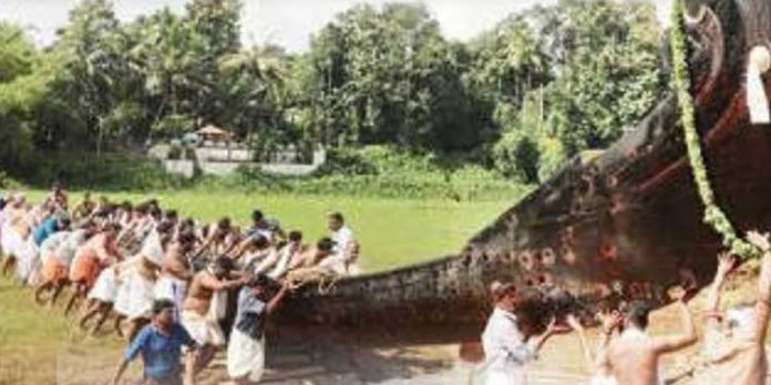 പുന്നംതോട്ടം പള്ളിയോടം നീരണിഞ്ഞു പുന്നംതോട്ടം പള്ളിയോടം നീരണിഞ്ഞു