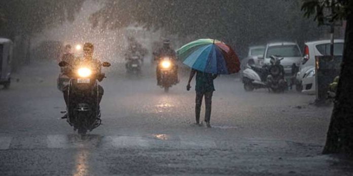 പത്താം തീയതി വരെ ശക്തമായ മഴ; ന്യൂനമര്ദ്ദം ഒഡീഷ -ഛത്തീസ്ഗഡ് ഭാഗത്തേക്ക് പത്താം തീയതി വരെ ശക്തമായ മഴ; ന്യൂനമര്ദ്ദം ഒഡീഷ -ഛത്തീസ്ഗഡ് ഭാഗത്തേക്ക്
