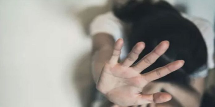 പത്തനംതിട്ടയില് സഹപാഠിയെ പീഡിപ്പിച്ച് ദൃശ്യങ്ങള് പ്രചരിപ്പിച്ചു ; 17കാരനെതിരെ കേസ് പത്തനംതിട്ടയില് സഹപാഠിയെ പീഡിപ്പിച്ച് ദൃശ്യങ്ങള് പ്രചരിപ്പിച്ചു ; 17കാരനെതിരെ കേസ്