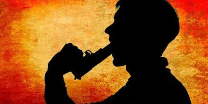 ഭാര്യയും കാമുകിയും ജീവിതം ദുഃസഹമാക്കുന്നു ; സ്വയം വെടിവെച്ച് മരിച്ച മാധ്യമ പ്രവര്ത്തകന്റെ ആത്മഹത്യാ കുറിപ്പ് ഭാര്യയും കാമുകിയും ജീവിതം ദുഃസഹമാക്കുന്നു ; സ്വയം വെടിവെച്ച് മരിച്ച മാധ്യമ പ്രവര്ത്തകന്റെ ആത്മഹത്യാ കുറിപ്പ്