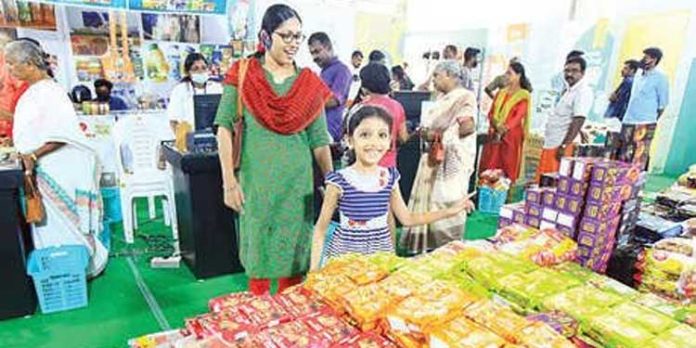 ജില്ലാ ഓണം ഫെയറിൽ അഞ്ച് ദിവസത്തിനുള്ളിൽ വിൽപ്പന നടത്തിയത് 21 ലക്ഷത്തിലേറെ രൂപയുടെ സാധനങ്ങൾ ജില്ലാ ഓണം ഫെയറിൽ അഞ്ച് ദിവസത്തിനുള്ളിൽ വിൽപ്പന നടത്തിയത് 21 ലക്ഷത്തിലേറെ രൂപയുടെ സാധനങ്ങൾ