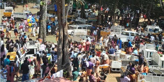 ആലുവാംകുടി ക്ഷേത്രത്തിലേക്കുള്ള റോഡ് ഗതാഗത യോഗ്യമാക്കണം ആലുവാംകുടി ക്ഷേത്രത്തിലേക്കുള്ള റോഡ് ഗതാഗത യോഗ്യമാക്കണം