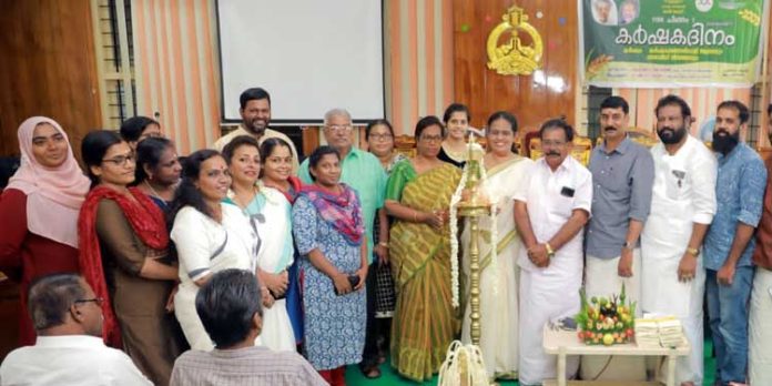 കർഷകരെ ആദരിച്ചു കർഷകരെ ആദരിച്ചു