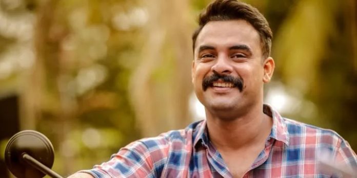 നടൻ ടൊവിനോയെ ഇൻസ്റ്റഗ്രാമിലൂടെ അപമാനിച്ച ആളുടെ ഫോൺ കസ്റ്റഡിയിലെടുത്തു ; ചോദ്യം ചെയ്തേക്കും നടൻ ടൊവിനോയെ ഇൻസ്റ്റഗ്രാമിലൂടെ അപമാനിച്ച ആളുടെ ഫോൺ കസ്റ്റഡിയിലെടുത്തു ; ചോദ്യം ചെയ്തേക്കും
