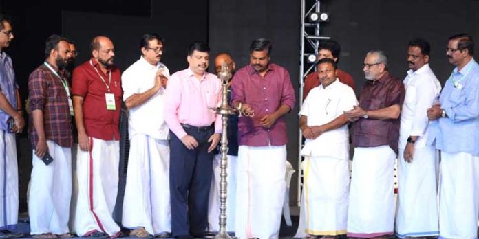 പ്രവാസികളുടെ സംഗമ ഭൂമിയായി കരിയാട്ടം പ്രവാസികളുടെ സംഗമ ഭൂമിയായി കരിയാട്ടം