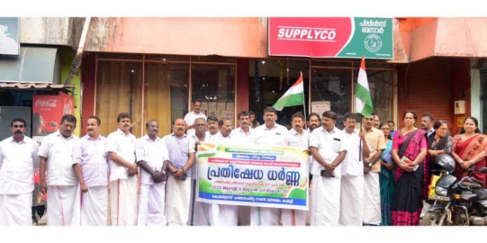 പിണറായി ഭരണത്തിൽ ജനജീവിതം ദുരിതത്തിൽ : പി മോഹൻരാജ് പിണറായി ഭരണത്തിൽ ജനജീവിതം ദുരിതത്തിൽ : പി മോഹൻരാജ്