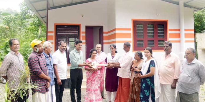 ഡോ. എം. എസ്. സുനിലിന്റെ 289 -മത് സ്നേഹഭവനം ഗീതയ്ക്കും ഉണ്ണികൃഷ്ണനും ഡോ. എം. എസ്. സുനിലിന്റെ 289 -മത് സ്നേഹഭവനം ഗീതയ്ക്കും ഉണ്ണികൃഷ്ണനും