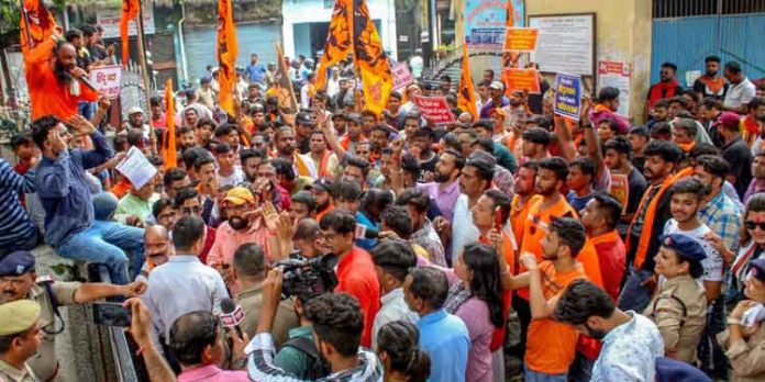 വിശ്വഹിന്ദു പരിഷത്ത് നാളെ നൂഹില് നടത്താനിരുന്ന ഘോഷയാത്രക്ക് അനുമതിയില്ല വിശ്വഹിന്ദു പരിഷത്ത് നാളെ നൂഹില് നടത്താനിരുന്ന ഘോഷയാത്രക്ക് അനുമതിയില്ല