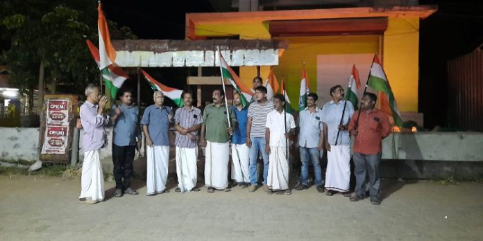 രാഹുൽ ഗാന്ധിക്ക് അഭിവാദ്യമർപ്പിച്ച് പ്രകടനം നടത്തി കോൺഗ്രസ് പെരിങ്ങര ടൗൺ കമ്മിറ്റി രാഹുൽ ഗാന്ധിക്ക് അഭിവാദ്യമർപ്പിച്ച് പ്രകടനം നടത്തി കോൺഗ്രസ് പെരിങ്ങര ടൗൺ കമ്മിറ്റി