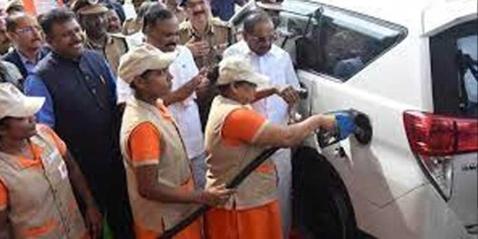 ‘ഫ്രീഡം ഫില്ലിംഗ് സ്റ്റേഷൻ’ : വനിതാ തടവുകാർക്കായി പെട്രോൾ ഔട്ട്ലെറ്റ് തുറന്ന് തമിഴ്നാട് സർക്കാർ ‘ഫ്രീഡം ഫില്ലിംഗ് സ്റ്റേഷൻ’ : വനിതാ തടവുകാർക്കായി പെട്രോൾ ഔട്ട്ലെറ്റ് തുറന്ന് തമിഴ്നാട് സർക്കാർ