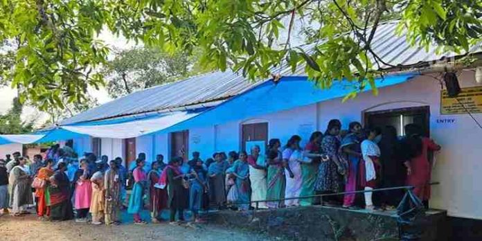 പുതുപ്പള്ളിയിൽ കനത്ത പോളിങ് ; നാല് മണിക്കൂറിൽ 30 ശതമാനം പുതുപ്പള്ളിയിൽ കനത്ത പോളിങ് ; നാല് മണിക്കൂറിൽ 30 ശതമാനം