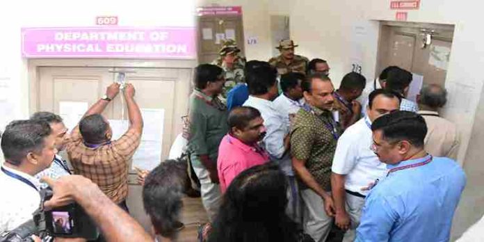 പുതുപ്പള്ളി ഉപതെരഞ്ഞെടുപ്പിന്റെ വോട്ടെണ്ണല് ആരംഭിച്ചു പുതുപ്പള്ളി ഉപതെരഞ്ഞെടുപ്പിന്റെ വോട്ടെണ്ണല് ആരംഭിച്ചു