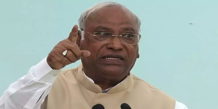 ബിആര്എസ് തെലങ്കാനയിലെ ബി.ജെ.പിയുടെ ബി ടീം; മല്ലികാര്ജുന് ഖാര്ഗെ ബിആര്എസ് തെലങ്കാനയിലെ ബി.ജെ.പിയുടെ ബി ടീം; മല്ലികാര്ജുന് ഖാര്ഗെ