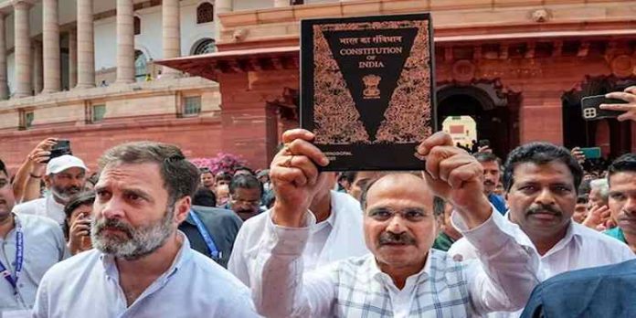 ഭരണഘടനയുടെ ആമുഖത്തിൽ നിന്ന് മതേതരത്വം വെട്ടി ; ഗുരുതര പിഴവെന്ന് കോൺഗ്രസ് ഭരണഘടനയുടെ ആമുഖത്തിൽ നിന്ന് മതേതരത്വം വെട്ടി ; ഗുരുതര പിഴവെന്ന് കോൺഗ്രസ്