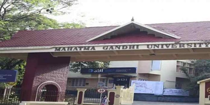വിദ്യാർഥികളിൽ പനി പടരുന്നു; എം.ജി സര്വകലാശാലയിൽ ക്ലാസുകൾ ഓൺലൈനായി നടത്താൻ തീരുമാനം വിദ്യാർഥികളിൽ പനി പടരുന്നു; എം.ജി സര്വകലാശാലയിൽ ക്ലാസുകൾ ഓൺലൈനായി നടത്താൻ തീരുമാനം