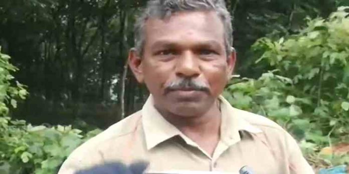മൂവാറ്റുപുഴ സിവിൽ സ്റ്റേഷന്റെ പിറകുവശത്തെ മാലിന്യക്കൂമ്പാരം നീക്കാൻ ഒറ്റയാൾ സമരം മൂവാറ്റുപുഴ സിവിൽ സ്റ്റേഷന്റെ പിറകുവശത്തെ മാലിന്യക്കൂമ്പാരം നീക്കാൻ ഒറ്റയാൾ സമരം