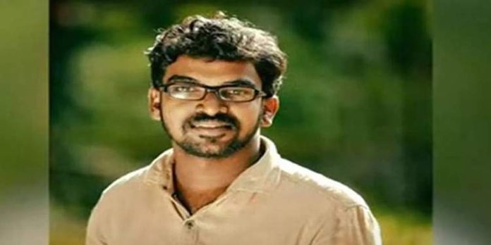 കെൽട്രോണിൽ ജോലി വാഗ്ദാനം ചെയ്തും പണം തട്ടി; അഖിൽ സജീവിനെതിരെ കൊല്ലത്തും കേസ് കെൽട്രോണിൽ ജോലി വാഗ്ദാനം ചെയ്തും പണം തട്ടി; അഖിൽ സജീവിനെതിരെ കൊല്ലത്തും കേസ്