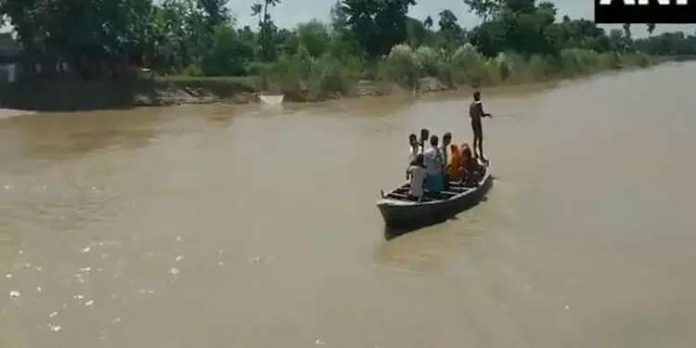 ബിഹാറിൽ ബോട്ടു മുങ്ങി കാണാതായ 12 കുട്ടികളും മരിച്ചു ബിഹാറിൽ ബോട്ടു മുങ്ങി കാണാതായ 12 കുട്ടികളും മരിച്ചു