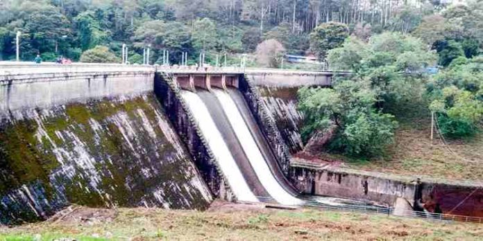 ഇടവിട്ട് മഴ; ഇടുക്കിയിലെ അണക്കെട്ടുകളിൽ ജലനിരപ്പ് ഉയരുന്നു ഇടവിട്ട് മഴ; ഇടുക്കിയിലെ അണക്കെട്ടുകളിൽ ജലനിരപ്പ് ഉയരുന്നു
