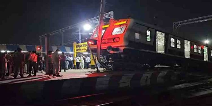 ഉത്തർപ്രദേശിലെ മഥുരയിൽ ട്രെയിൻ പ്ലാറ്റ്ഫോമിലേക്ക് പാഞ്ഞുകയറി ഉത്തർപ്രദേശിലെ മഥുരയിൽ ട്രെയിൻ പ്ലാറ്റ്ഫോമിലേക്ക് പാഞ്ഞുകയറി