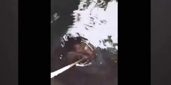 ഗര്ഭിണിയായ ഭാര്യയെ കിണറ്റില് തള്ളിയിട്ടു ; യുവാവ് അറസ്റ്റില് ഗര്ഭിണിയായ ഭാര്യയെ കിണറ്റില് തള്ളിയിട്ടു ; യുവാവ് അറസ്റ്റില്