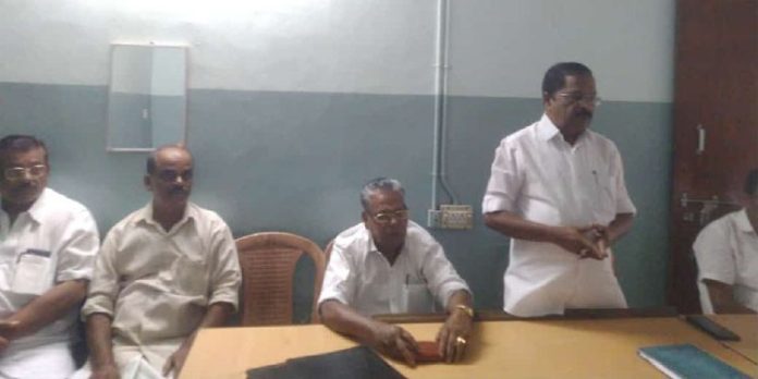 തടി വെട്ടി കയറ്റ് മേഖലയിൽ പണിയെടുക്കുന്ന തൊഴിലാളികളുടെ കൂലി വര്ദ്ധിപ്പിക്കണം തടി വെട്ടി കയറ്റ് മേഖലയിൽ പണിയെടുക്കുന്ന തൊഴിലാളികളുടെ കൂലി വര്ദ്ധിപ്പിക്കണം